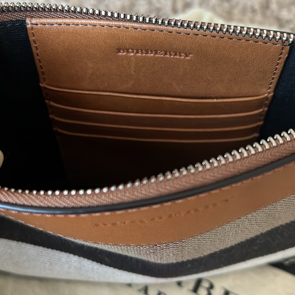 Burberry Crossbody/Wristlet with Straps! - Picture 12 of 14